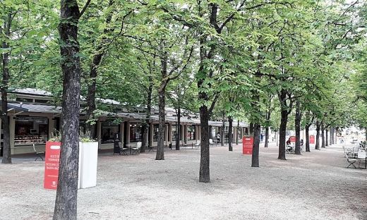 Die Kolonnaden mit den kleinen Ladengeschäften am Kurhaus