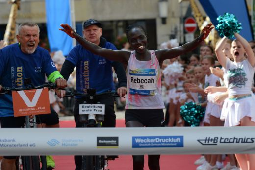 Bei den Frauen setzte sich derweil Rebecah Jeruto Cherop in 2:29:13 Stunden durch.